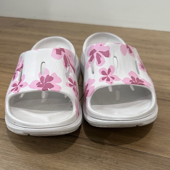 Hoka for Free People White and Pink Floral Recovery sandal - Picture 4 of 6